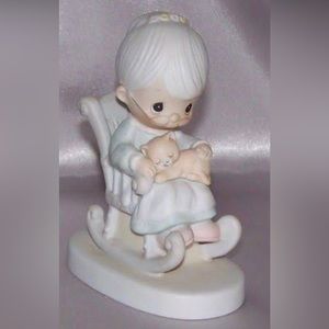 Precious Moments vintage figurine “ The Purr-Fect Grandma”